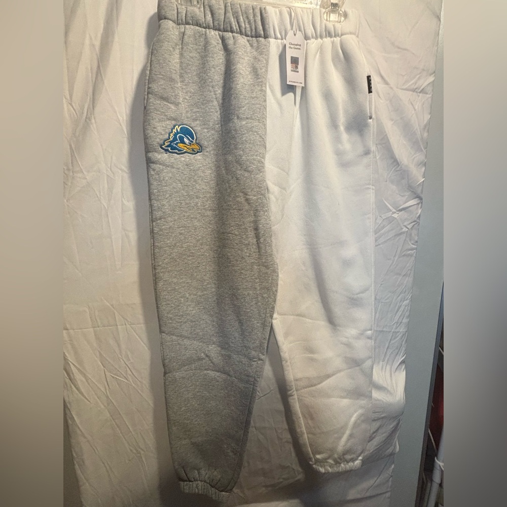 Hype & Vice Colorblock U of Delaware Gray and White Jogger Pants Medium NWT